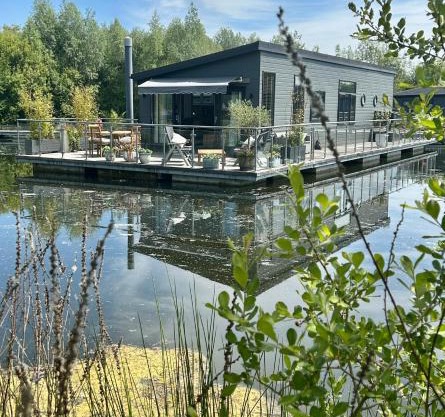 The Floating Home at Upton