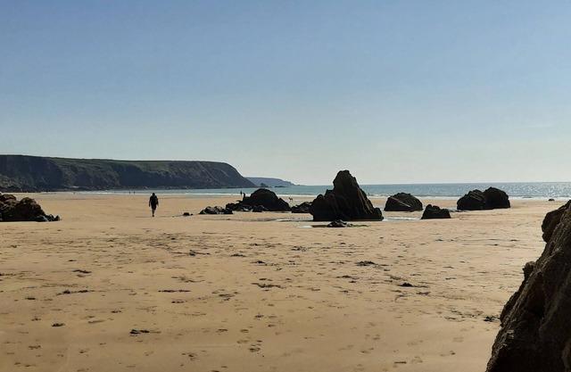 THE FORGE, pet friendly, character holiday cottage in St. Ishmaels