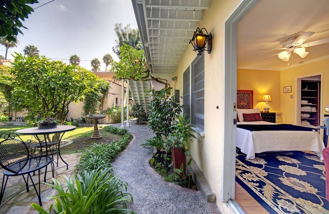 The Garden Suite - Great Location!