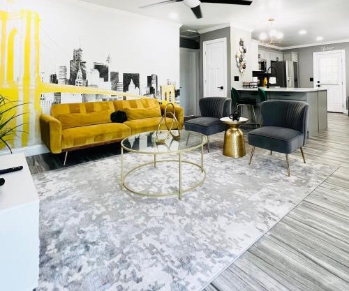 *The Gemstone* Newly Renovated, Stylish, Spacious