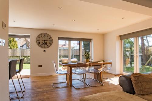 The George - Large family home by the sea