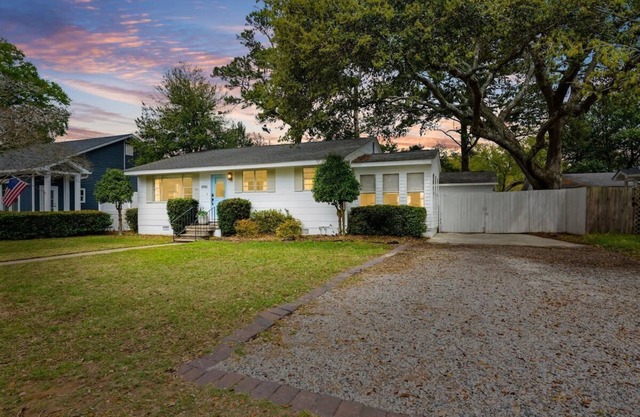 The Golden Cicada | Village Charm with Back House!