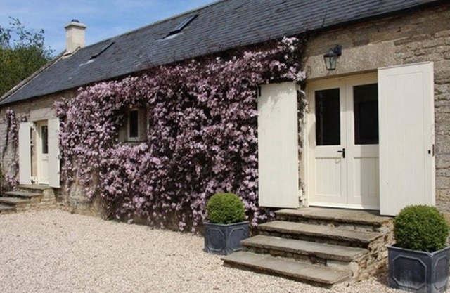 THE GRANARY, pet friendly, with open fire in Bourton-On-The-Water