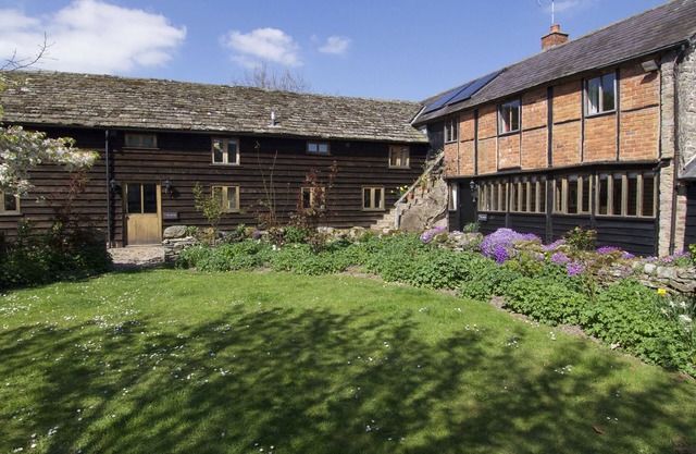 THE GRANARY, pet friendly, character holiday cottage in Eardisley