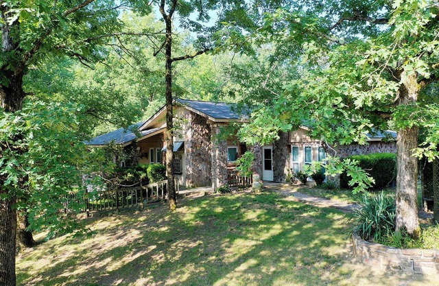 The Grotto - Family-sized retreat on 10 acres of pristine forest. Pet friendly!