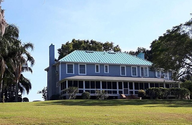 The Grove House - antique lakefront home on Eagle Lake, Central Florida
