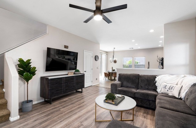 "THE HAMPTON" Gilbert I Designer Style + Comfort I 3bed/2.5bath