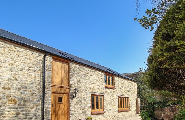 THE HAYLOFT, BURTON BRADSTOCK, family friendly in Burton Bradstock