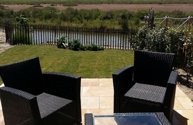the heart of the Nature Park of the Camargue, charming apartment with large garden