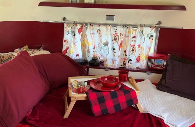 The Hedy Lamarr Airstream - Glamping in the City!