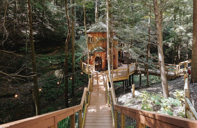 The Hemlock Treehouse | Hocking Hills