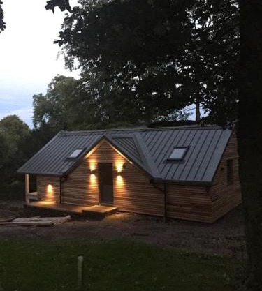 The Hen House A beautifully situated open plan chalet