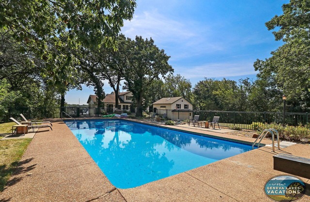 The Highland House - Heated Pool, Lake Elizabeth Pier, Game Room! Perfect for families and groups
