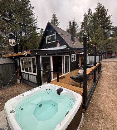 The Honey Bear Cabin Jacuzzi EV Friendly Renovated