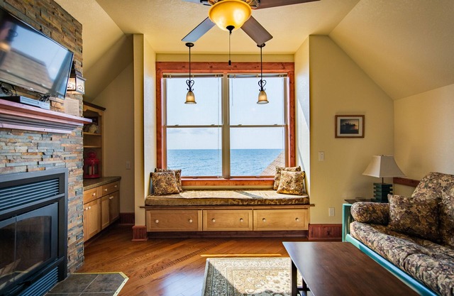 The Inn at Croftville Road Cottages #8. On the Shore of Lake Superior.