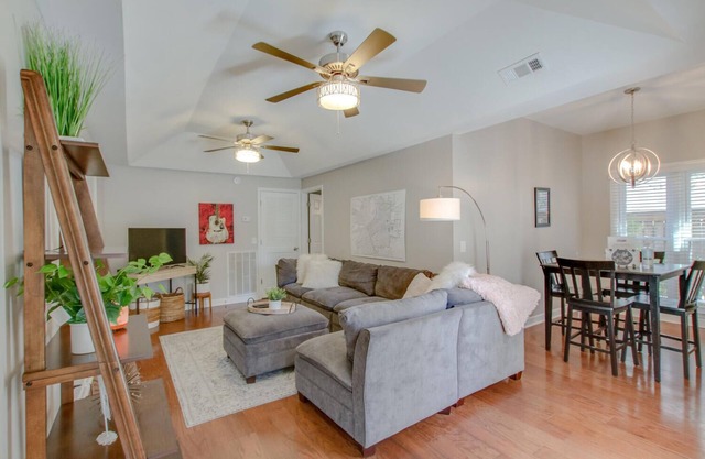 The Kearney♥Center of Hillsboro Village on foot♥Free Parking, 9 mins to downtown