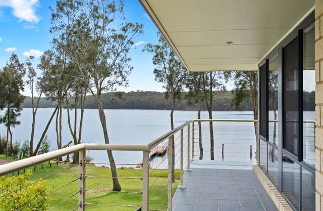 The Lake House - Holiday Home