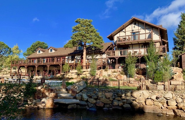 The Landing at Estes Park - Riverside Retreat