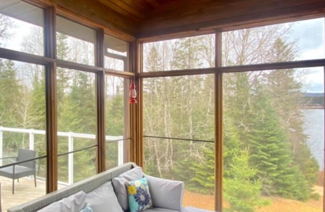 The Laughing Moose Lodge Too.nHot tub. Sauna. Beautiful view.