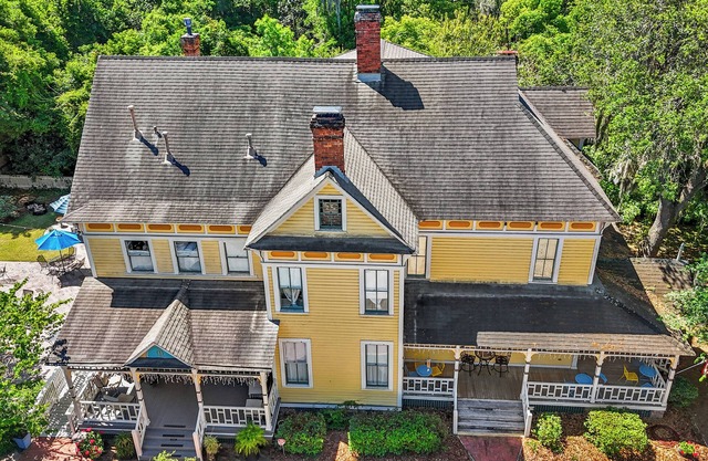 The Laurel Oak Inn Bed and Breakfast