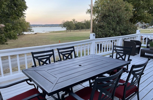 The Lily Pad at Lake Hudson with huge deck and lakefront view!