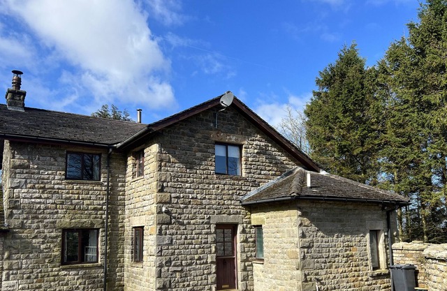 THE LODGE, family friendly, character holiday cottage in Wray