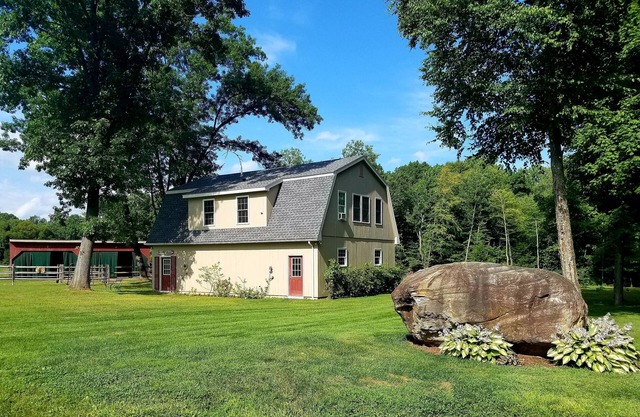 The Loft @ Lost Acres ~ A Peaceful Rural Escape on a Farm Winery!