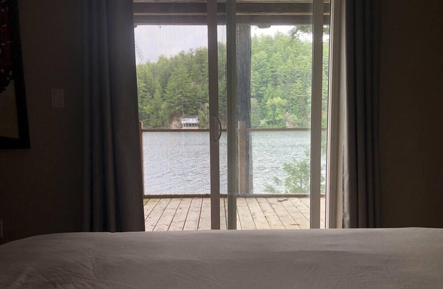 The Loon "Loonie" Lodge Lake cottage