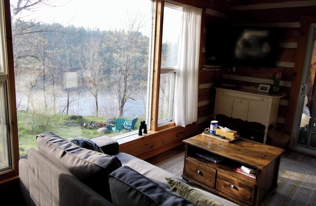 The Maple Cottage - Lakefront Cottage, Private, Pet-Friendly, Nature Retreat!