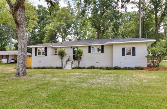 The Masters Rental! Less than half a mile from course!