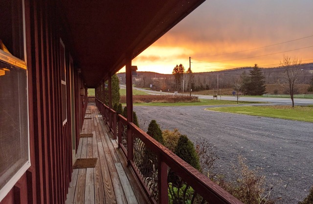 The Meadowlark Inn