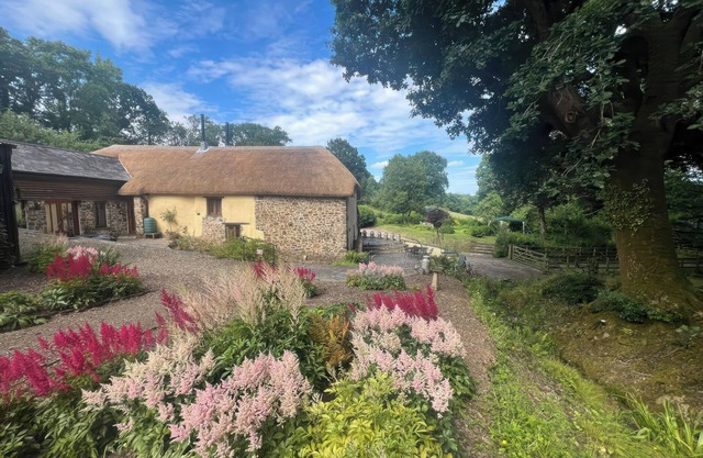 THE MILKING PARLOUR, family friendly, with open fire in Highampton
