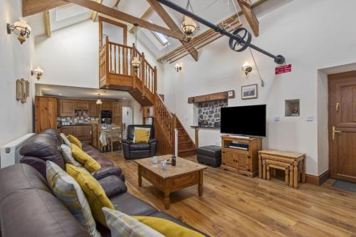 The Mill and Stable - a large accessible barn sleepign 10 guests close to Laugharne