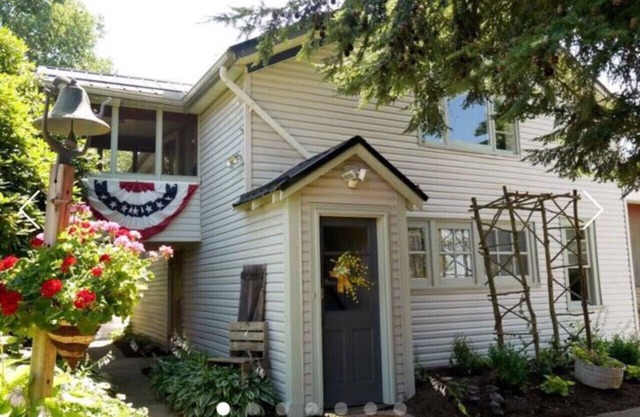 The Miller Carriage House- 1836 Historic Property
