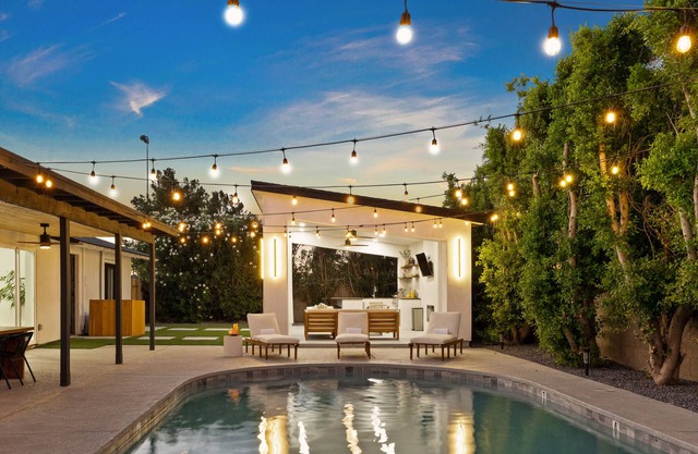 The Mulberry - Luxury Stay Minutes from Old Town: heated pool, hot tub included