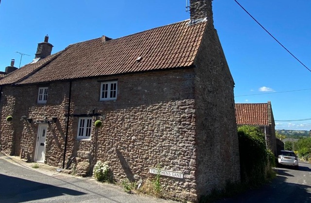 The Nook- A Rustic Cottage in a Beautiful Village.