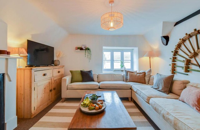 The Nook, Newly Available Relaxed 2 bed, Cotswolds