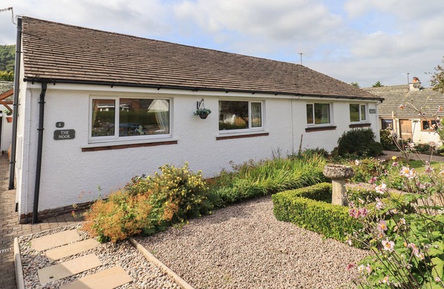 THE NOOK, pet friendly, character holiday cottage in Pooley Bridge
