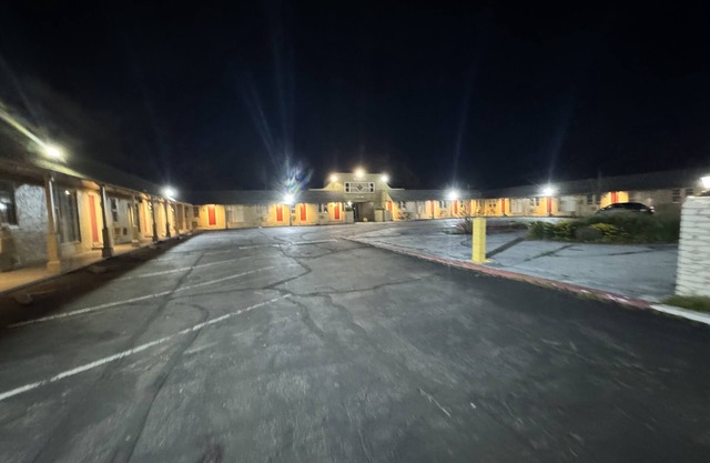 The Oaks Motel