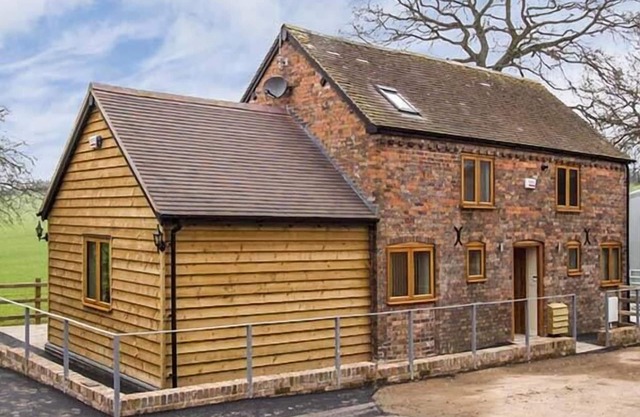 THE OLD BYRE, family friendly, with a garden in Caynham
