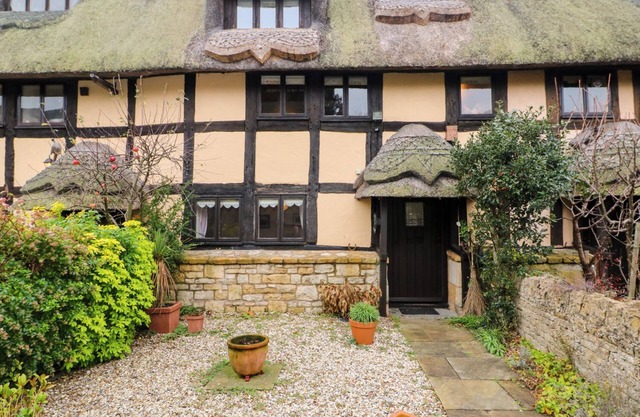 THE OLD CIDER PRESS, character holiday cottage in Broadway