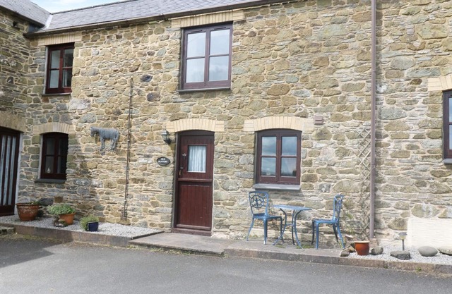 THE OLD GRANARY, pet friendly, with a garden in Polyphant