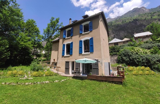The Old School House, Les Ougiers