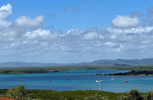 The Orchid Suite - 2 Bed 1 Bath Apartment in Cooktown