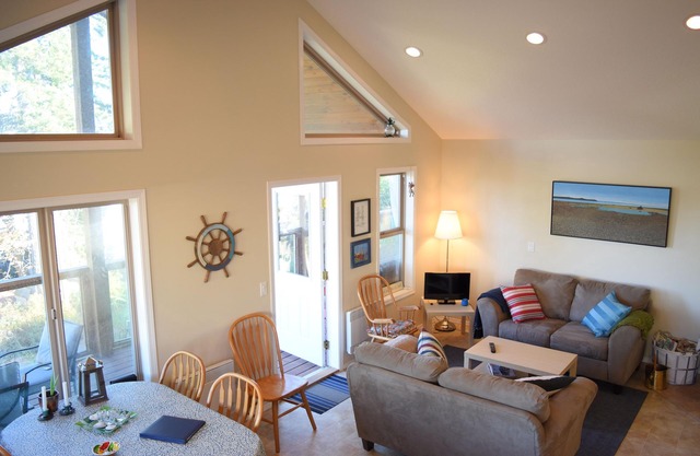 The Outlook at Deep Bay - North Suite
