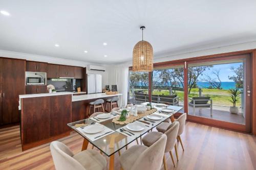 The Pacific - Absolute Beachfront in Buddina