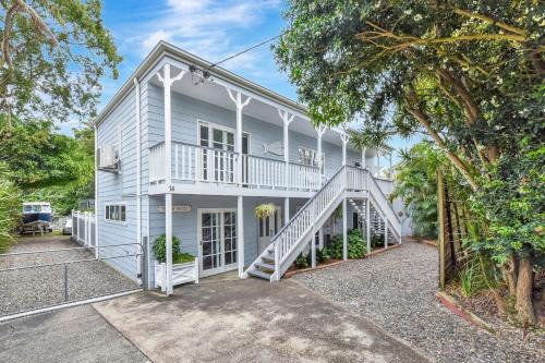 The Palms Retreat - Top Floor Apartment style