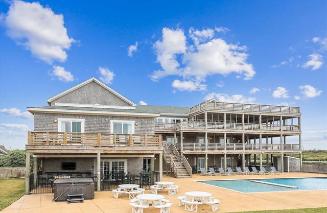 The Pine Island Lodge- Spectacular 28 BR Oceanfront in Corolla