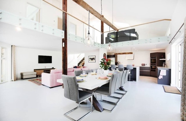 The Pole Barn -Stunning High Spec Barn Conversion