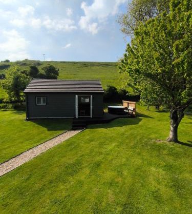 The Pumphouse with Hot Tub